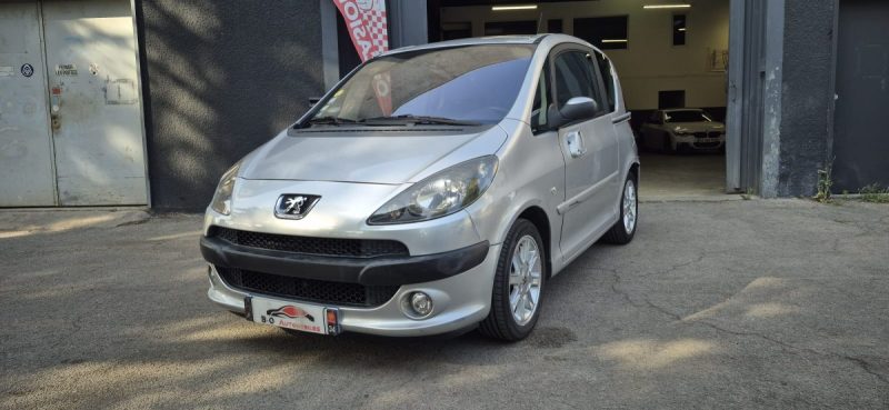 Peugeot 1007 1.4l TU 75ch gris BVA 5, *Climatisation*, *Peu kilométrés*