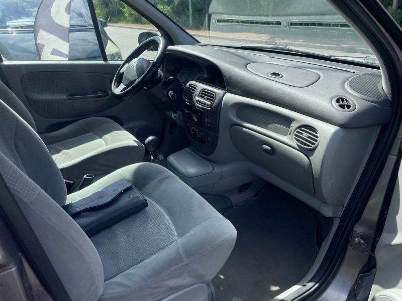 RENAULT MEGANE SCENIC II 1.4i 16VF 95CV