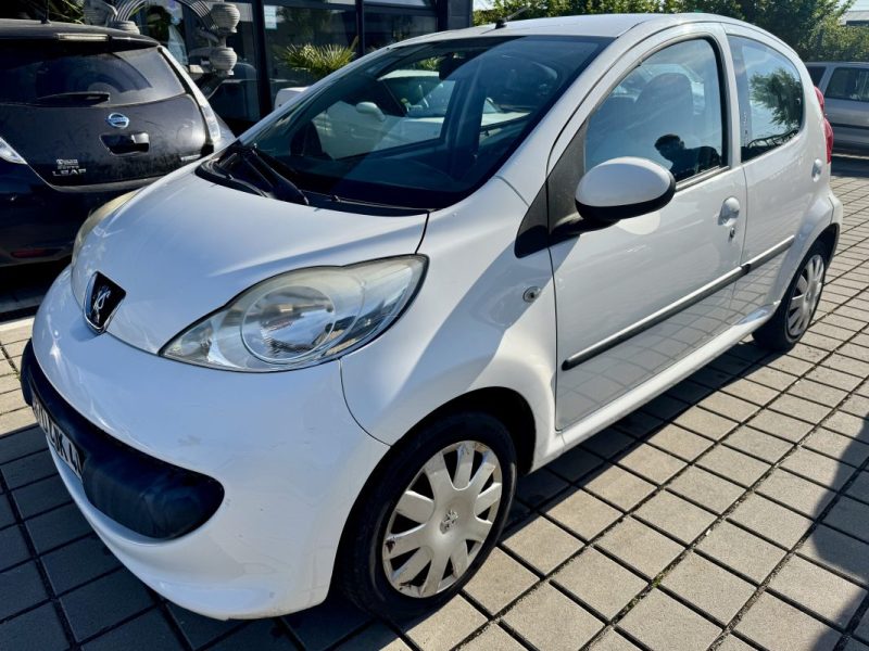 PEUGEOT 107 2008 1.0i 107 70 CH BLUE LION URBAN MOVE