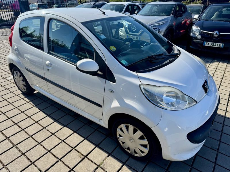 PEUGEOT 107 2008 1.0i 107 70 CH BLUE LION URBAN MOVE