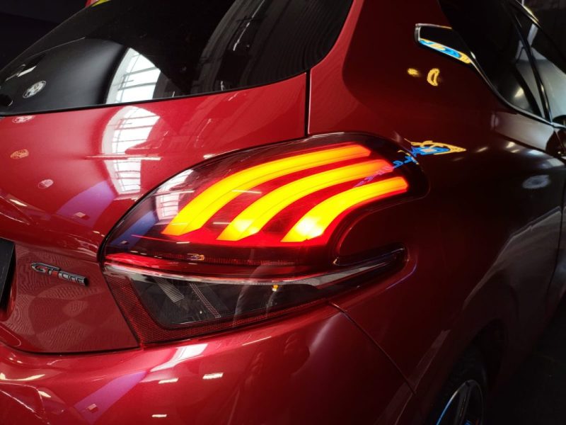 PEUGEOT 208 1.2 110 CH GT LINE / SIEGES CHAUFFANT / COURROIE CHANGEE // SUIVI COMPLET 