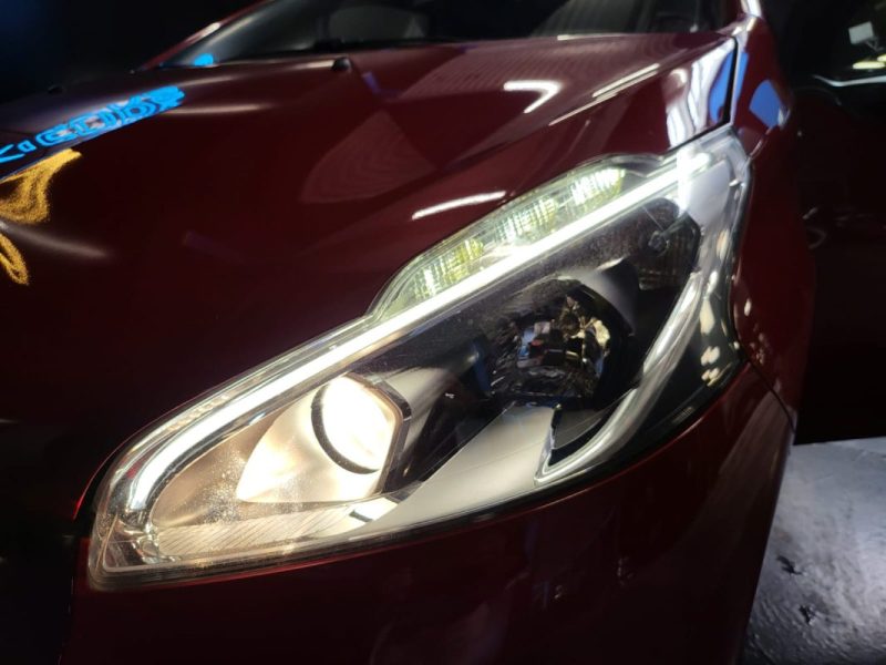 PEUGEOT 208 1.2 110 CH GT LINE / SIEGES CHAUFFANT / COURROIE CHANGEE // SUIVI COMPLET 