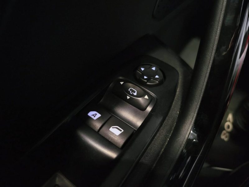 PEUGEOT 208 1.2 110 CH GT LINE / SIEGES CHAUFFANT / COURROIE CHANGEE // SUIVI COMPLET 