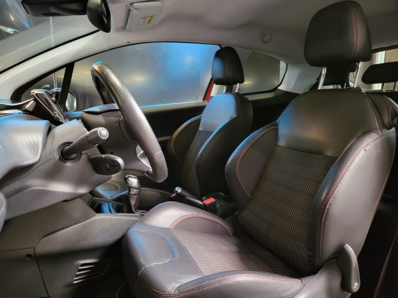 PEUGEOT 208 1.2 110 CH GT LINE / SIEGES CHAUFFANT / COURROIE CHANGEE // SUIVI COMPLET 