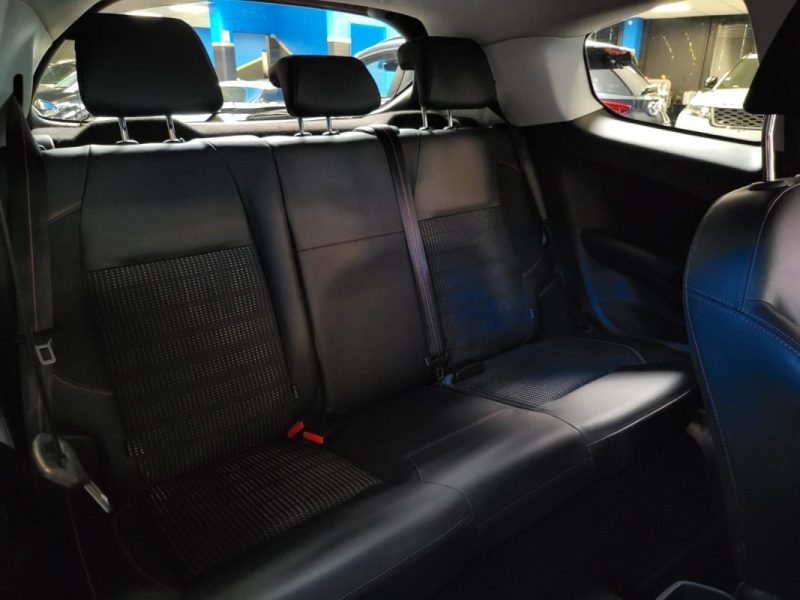 PEUGEOT 208 1.2 110 CH GT LINE / SIEGES CHAUFFANT / COURROIE CHANGEE // SUIVI COMPLET 