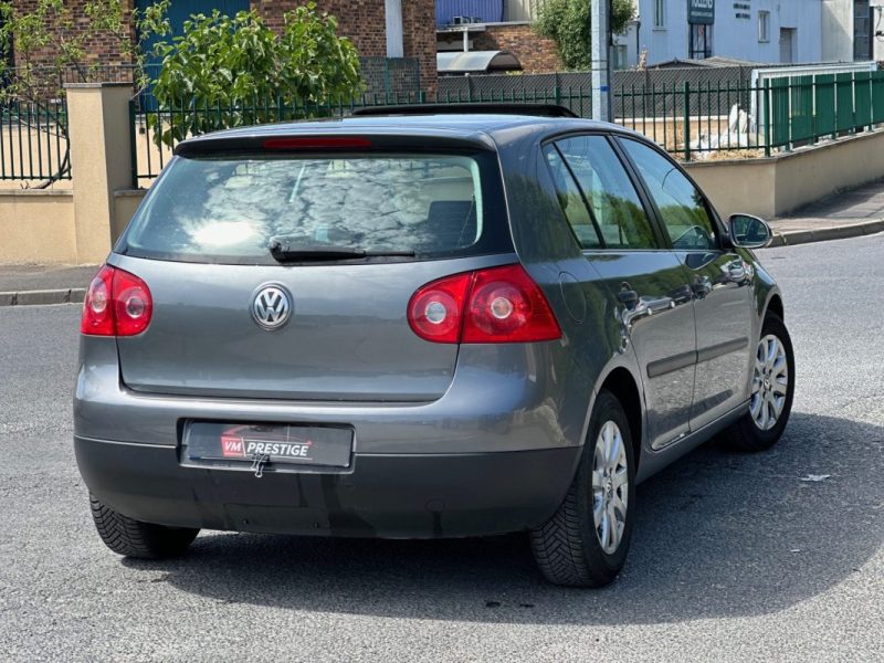 VOLKSWAGEN GOLF 5 2004