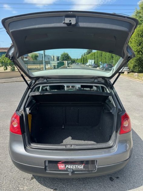 VOLKSWAGEN GOLF 5 2004