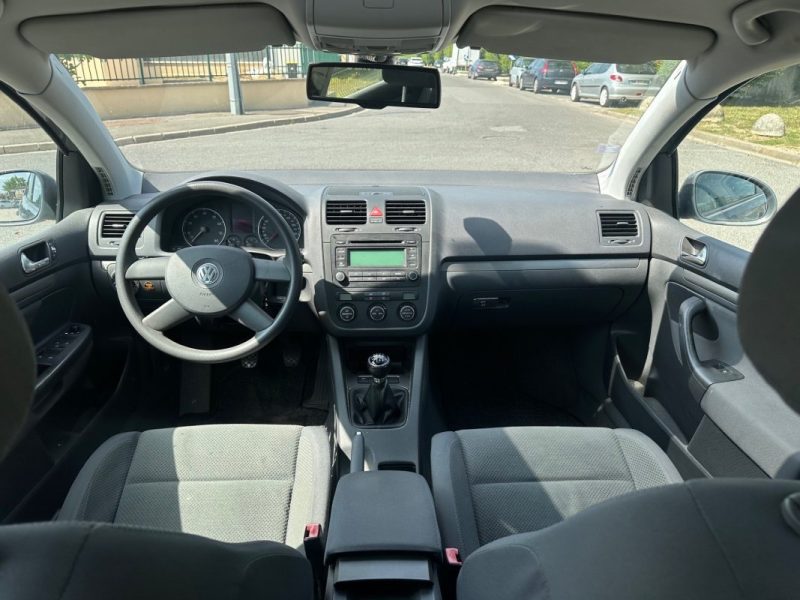 VOLKSWAGEN GOLF 5 2004