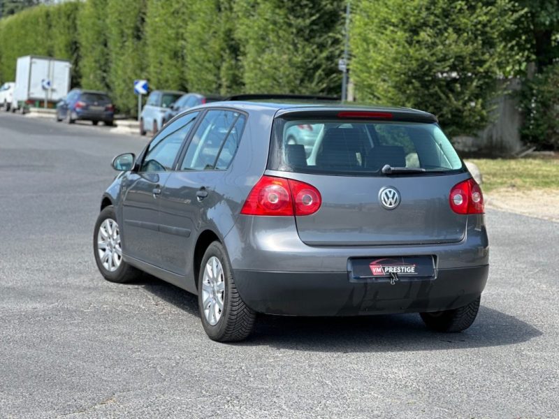 VOLKSWAGEN GOLF 5 2004