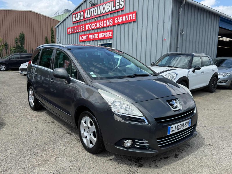PEUGEOT 5008 1.6 HDI 112 7places boîte auto