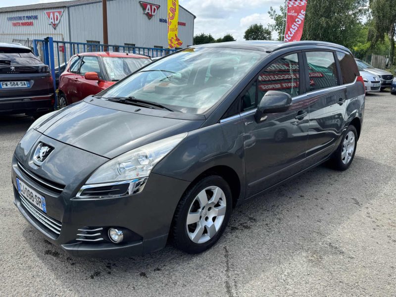 PEUGEOT 5008 1.6 HDI 112 7places boîte auto