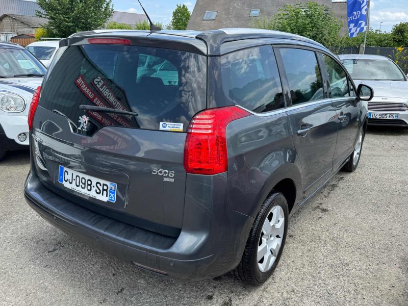 PEUGEOT 5008 1.6 HDI 112 7places boîte auto
