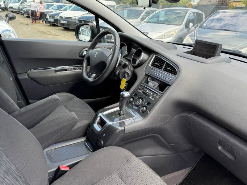 PEUGEOT 5008 1.6 HDI 112 7places boîte auto