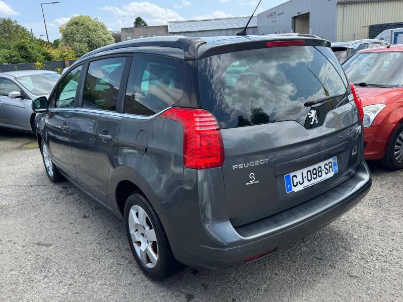 PEUGEOT 5008 1.6 HDI 112 7places boîte auto