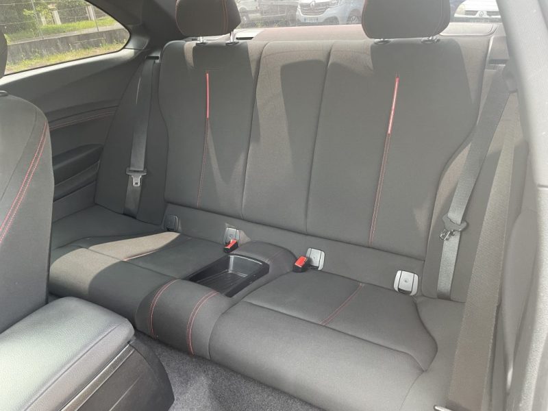 BMW Série 2 Coupé F22 - 220dA xDrive 190ch Sport Boite auto / Xénons / GPS 110.000 km 09/2015
