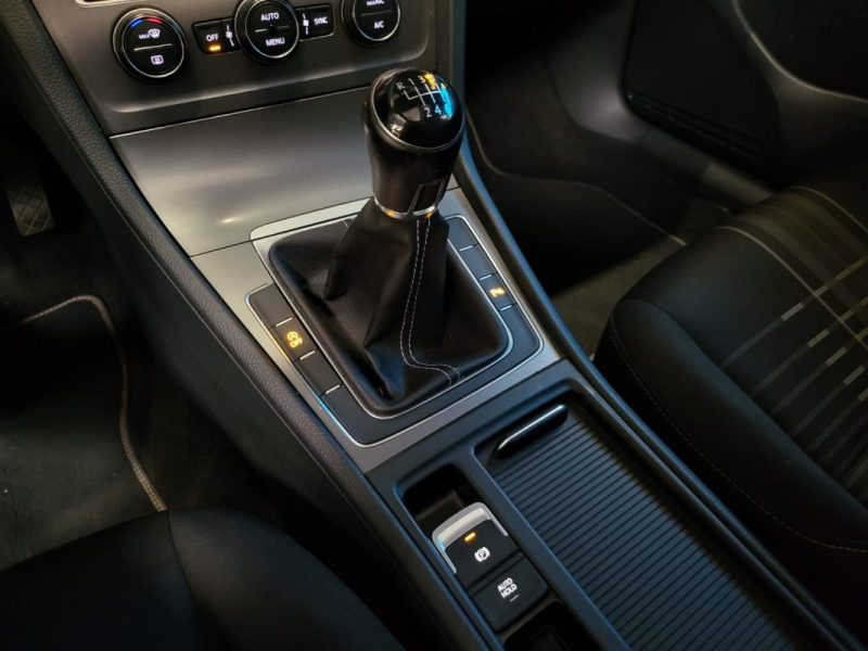 VOLKSWAGEN GOLF 1.2 TSI 110 LOUNGE R LINE / TOIT OUVRANT / RADAR AV AR