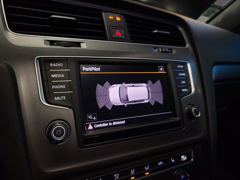 VOLKSWAGEN GOLF 1.2 TSI 110 LOUNGE R LINE / TOIT OUVRANT / RADAR AV AR