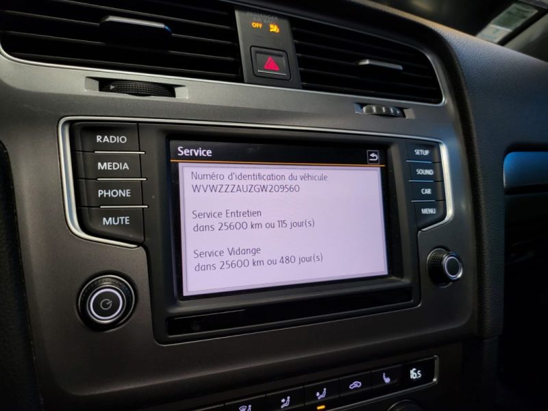 VOLKSWAGEN GOLF 1.2 TSI 110 LOUNGE R LINE / TOIT OUVRANT / RADAR AV AR