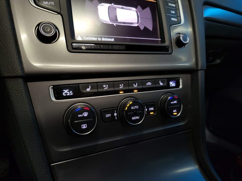 VOLKSWAGEN GOLF 1.2 TSI 110 LOUNGE R LINE / TOIT OUVRANT / RADAR AV AR