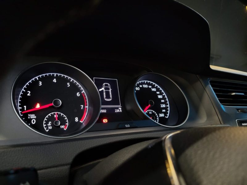 VOLKSWAGEN GOLF 1.2 TSI 110 LOUNGE R LINE / TOIT OUVRANT / RADAR AV AR