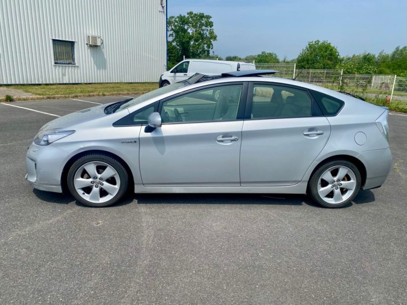 TOYOTA PRIUS 2015
