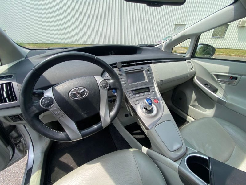 TOYOTA PRIUS 2015