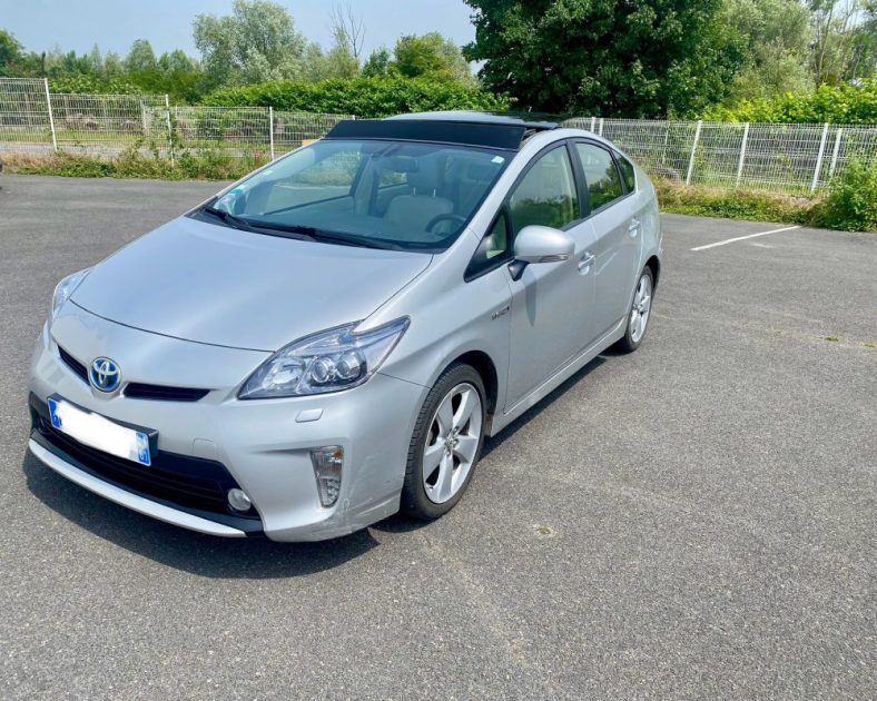 TOYOTA PRIUS 2015