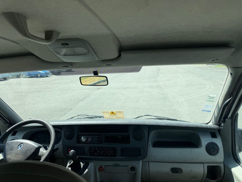 RENAULT MASTER II 3.0 dCi Châssis cabine court 115cv DEPOT VENTE