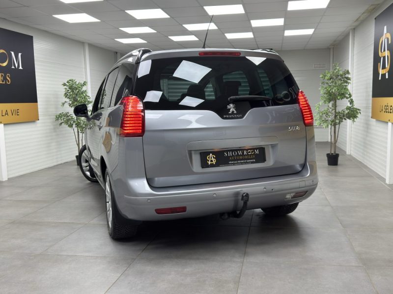 PEUGEOT 5008 1.6 HDi 115 - Allure