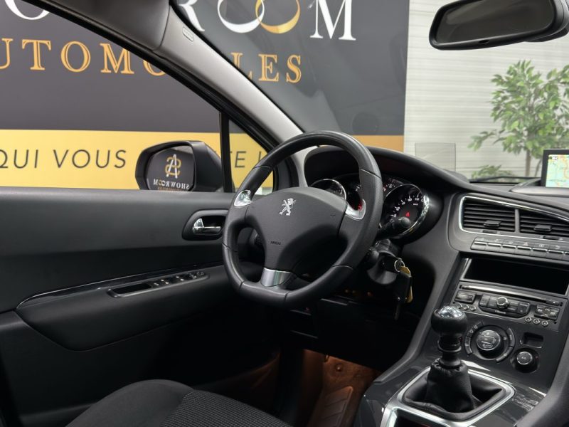 PEUGEOT 5008 1.6 HDi 115 - Allure