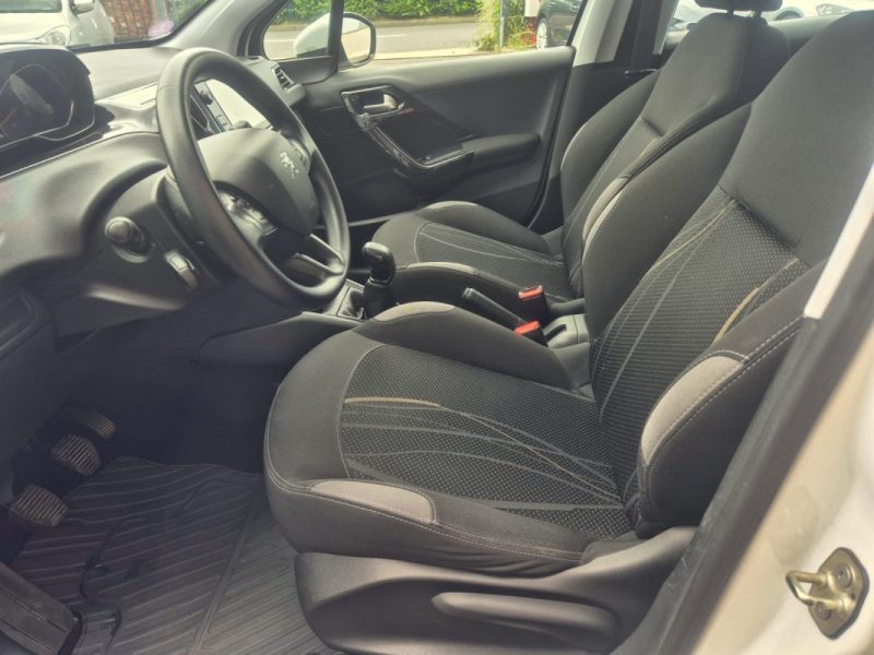PEUGEOT 208 2012
