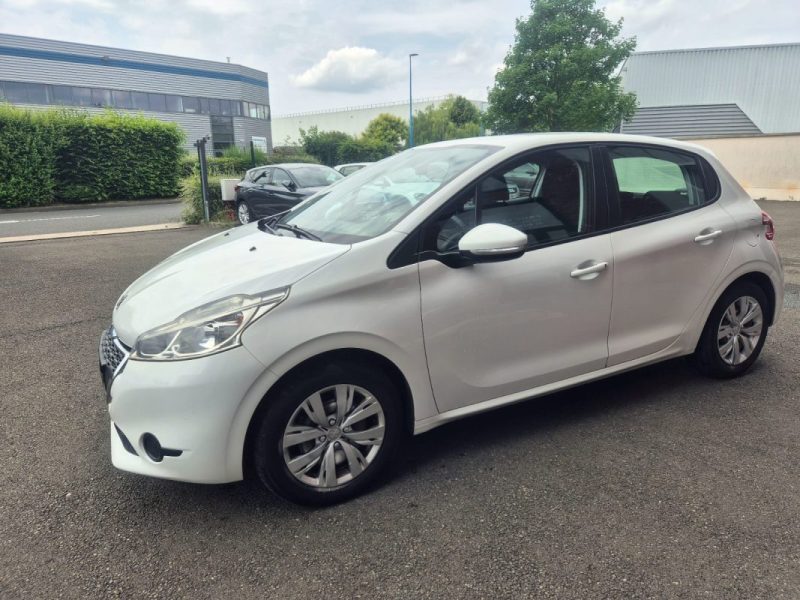 PEUGEOT 208 2012