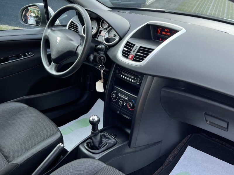 PEUGEOT 207 PHASE 2 1.4 VTI 95 Cv 30 700 Kms 5 PLACES BLUETOOTH / ORIGINE FRANCE - GARANTIE 1 AN