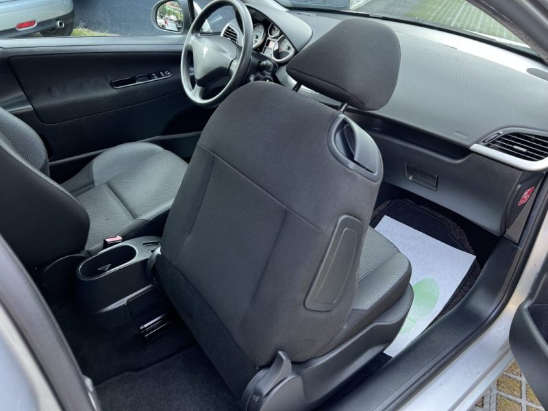PEUGEOT 207 PHASE 2 1.4 VTI 95 Cv 30 700 Kms 5 PLACES BLUETOOTH / ORIGINE FRANCE - GARANTIE 1 AN