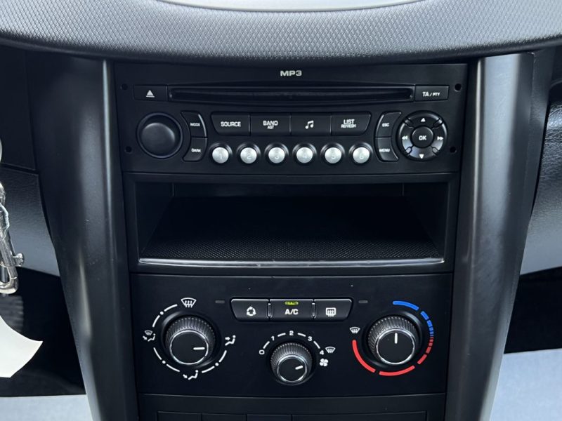 PEUGEOT 207 PHASE 2 1.4 VTI 95 Cv 30 700 Kms 5 PLACES BLUETOOTH / ORIGINE FRANCE - GARANTIE 1 AN