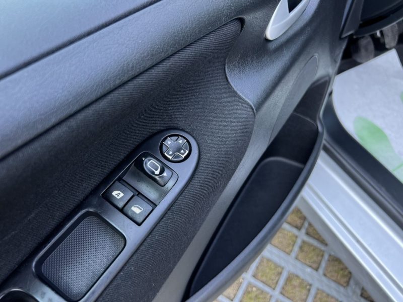 PEUGEOT 207 PHASE 2 1.4 VTI 95 Cv 30 700 Kms 5 PLACES BLUETOOTH / ORIGINE FRANCE - GARANTIE 1 AN