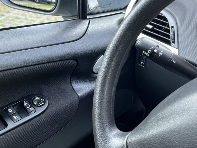 PEUGEOT 207 PHASE 2 1.4 VTI 95 Cv 30 700 Kms 5 PLACES BLUETOOTH / ORIGINE FRANCE - GARANTIE 1 AN