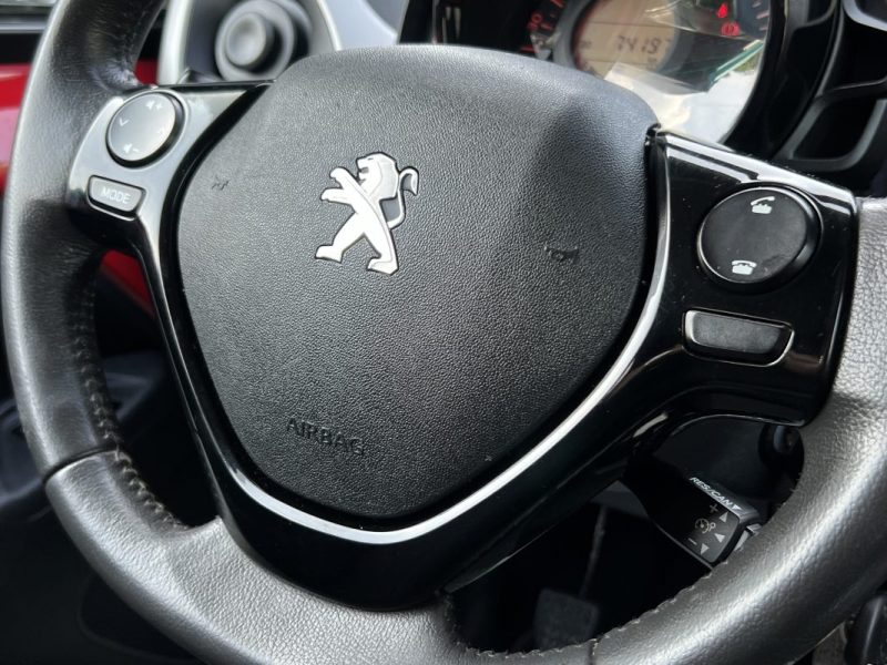 PEUGEOT 108 CABRIOLET / ALLURE TOP 1.2 82 Cv ECRAN TACTILE CAMERA LIMITEUR CRIT AIR 1 Garantie 1 an