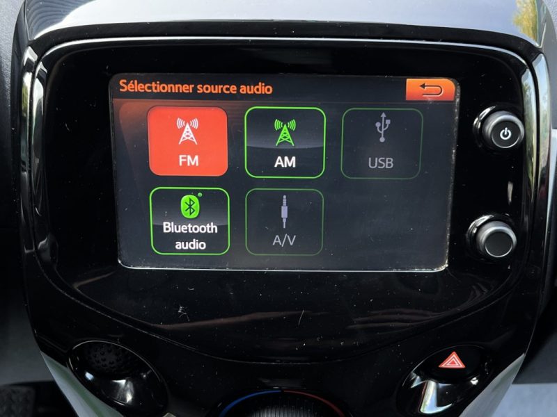 PEUGEOT 108 CABRIOLET / ALLURE TOP 1.2 82 Cv ECRAN TACTILE CAMERA LIMITEUR CRIT AIR 1 Garantie 1 an