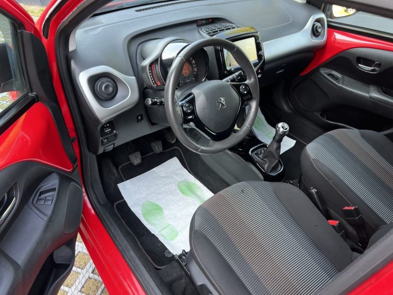 PEUGEOT 108 CABRIOLET / ALLURE TOP 1.2 82 Cv ECRAN TACTILE CAMERA LIMITEUR CRIT AIR 1 Garantie 1 an