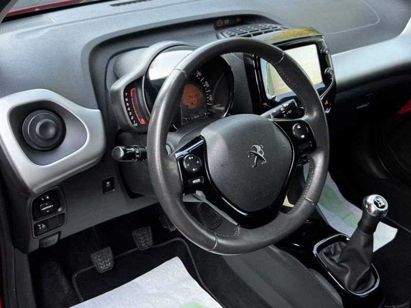 PEUGEOT 108 CABRIOLET / ALLURE TOP 1.2 82 Cv ECRAN TACTILE CAMERA LIMITEUR CRIT AIR 1 Garantie 1 an