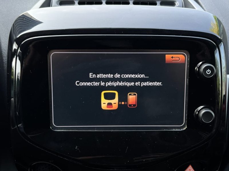 PEUGEOT 108 CABRIOLET / ALLURE TOP 1.2 82 Cv ECRAN TACTILE CAMERA LIMITEUR CRIT AIR 1 Garantie 1 an