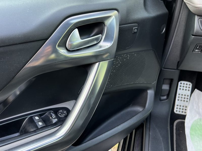 PEUGEOT 208 XY 1.6 E HDI 115 Cv SON JBL TOIT PANORAMIQUE ECRAN TACTILE BLUETOOTH JANTES Garantie 1an