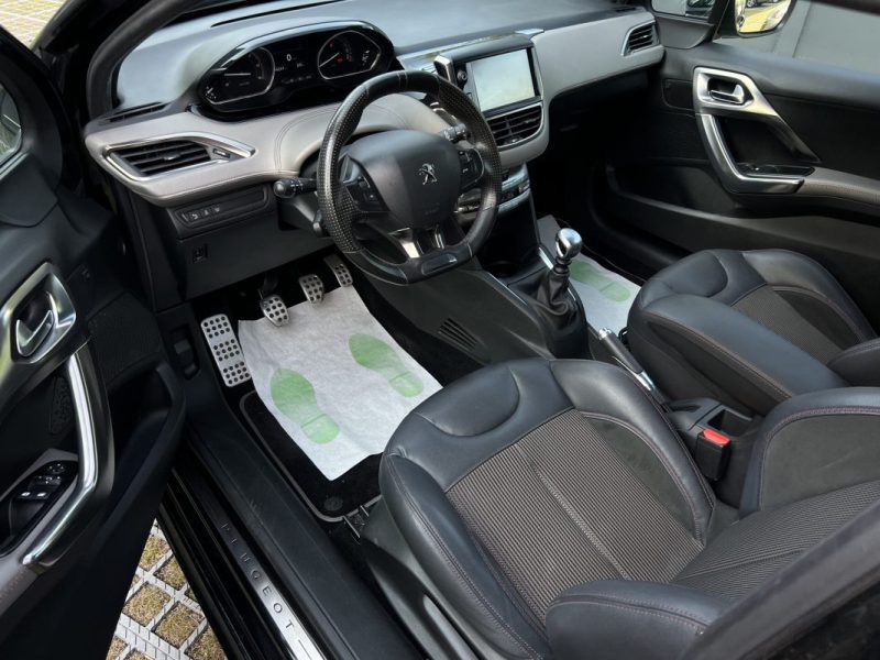 PEUGEOT 208 XY 1.6 E HDI 115 Cv SON JBL TOIT PANORAMIQUE ECRAN TACTILE BLUETOOTH JANTES Garantie 1an