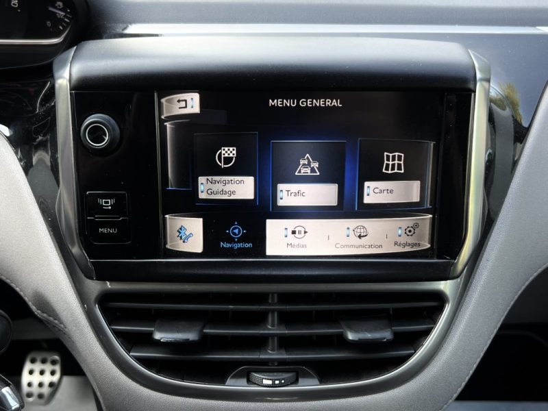 PEUGEOT 208 XY 1.6 E HDI 115 Cv SON JBL TOIT PANORAMIQUE ECRAN TACTILE BLUETOOTH JANTES Garantie 1an