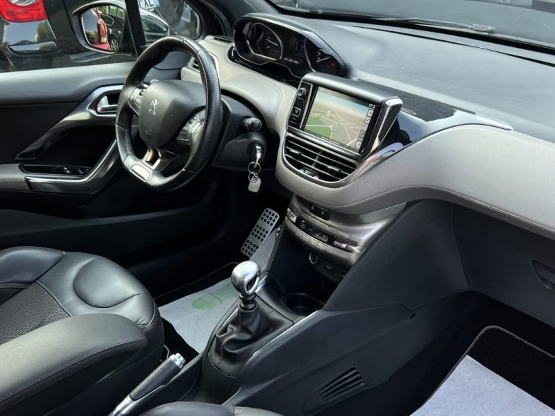 PEUGEOT 208 XY 1.6 E HDI 115 Cv SON JBL TOIT PANORAMIQUE ECRAN TACTILE BLUETOOTH JANTES Garantie 1an