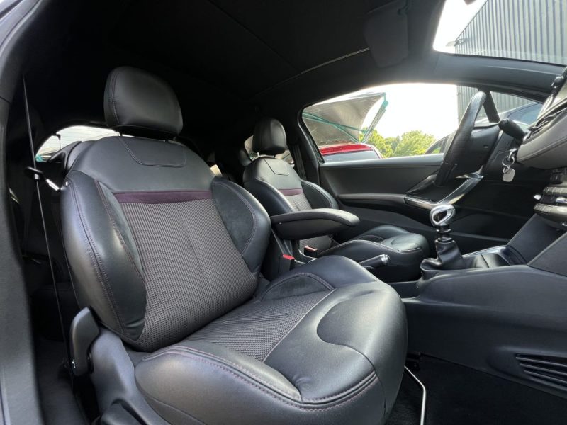 PEUGEOT 208 XY 1.6 E HDI 115 Cv SON JBL TOIT PANORAMIQUE ECRAN TACTILE BLUETOOTH JANTES Garantie 1an