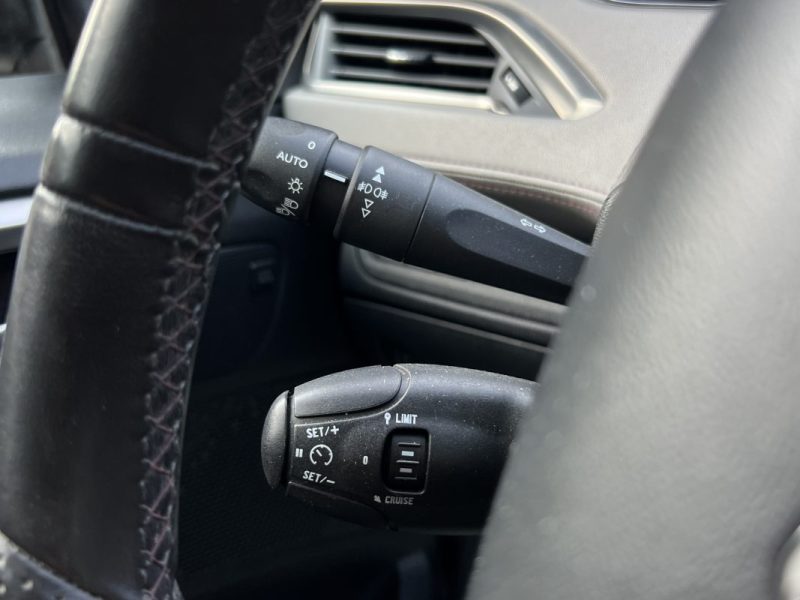 PEUGEOT 208 XY 1.6 E HDI 115 Cv SON JBL TOIT PANORAMIQUE ECRAN TACTILE BLUETOOTH JANTES Garantie 1an