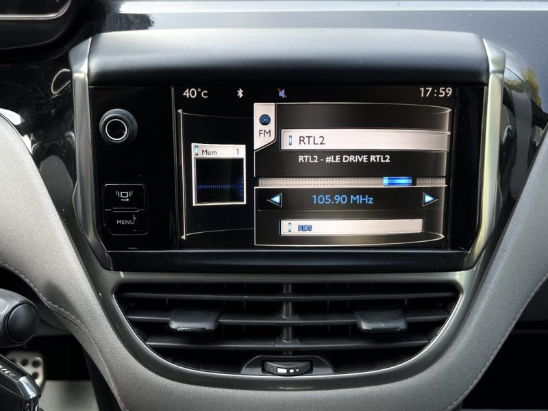 PEUGEOT 208 XY 1.6 E HDI 115 Cv SON JBL TOIT PANORAMIQUE ECRAN TACTILE BLUETOOTH JANTES Garantie 1an