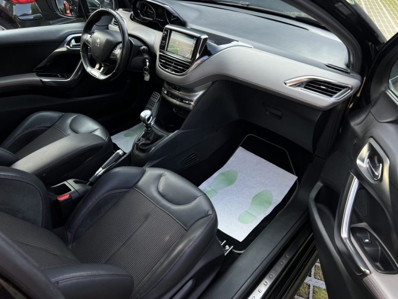 PEUGEOT 208 XY 1.6 E HDI 115 Cv SON JBL TOIT PANORAMIQUE ECRAN TACTILE BLUETOOTH JANTES Garantie 1an